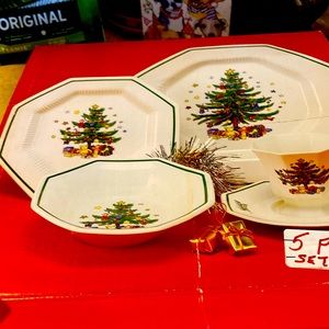 Christmas Time by Nikki Japan 5 piece place setting. New in box. Vintage